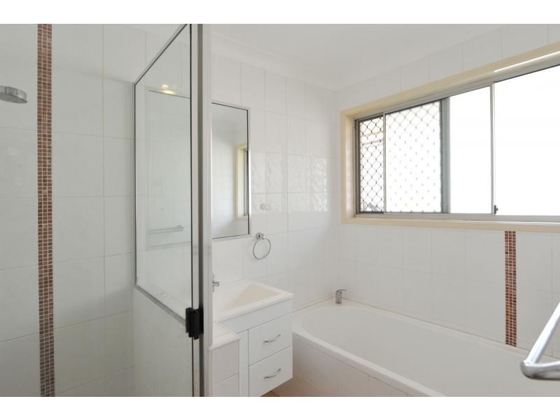 15 Cabarita Crescent, Glenvale QLD 4350