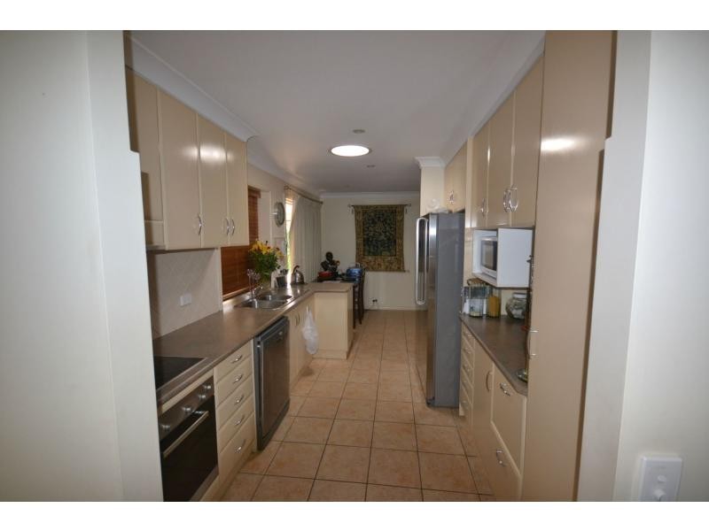 15 Cabarita Crescent, Glenvale QLD 4350