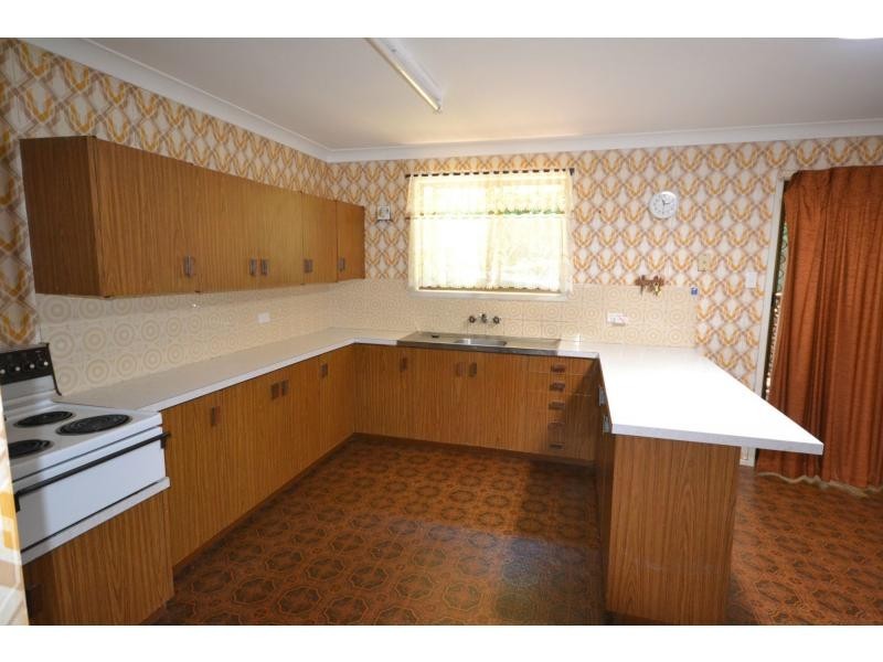 1 Reginald Street, Mount Lofty QLD 4350