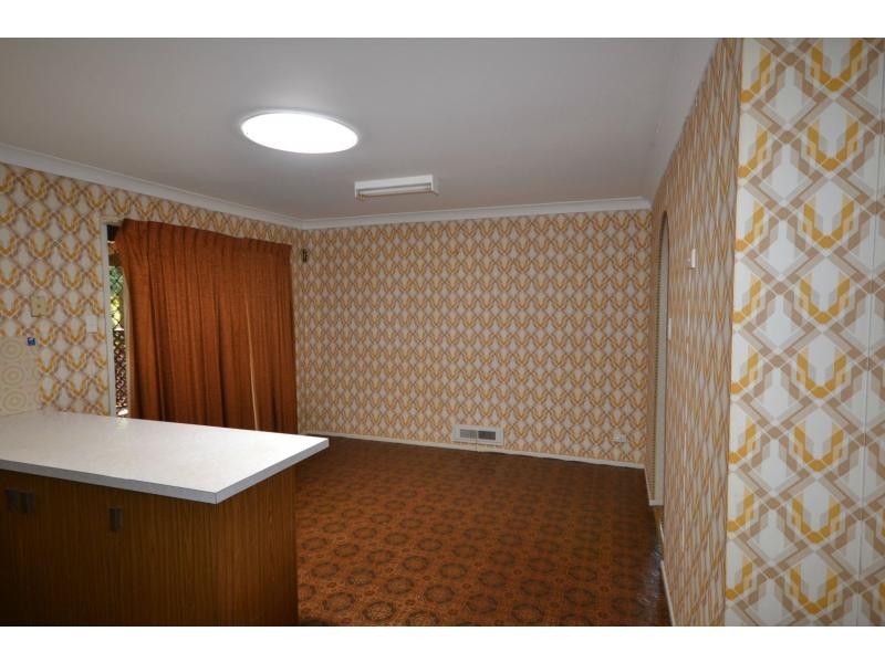 1 Reginald Street, Mount Lofty QLD 4350