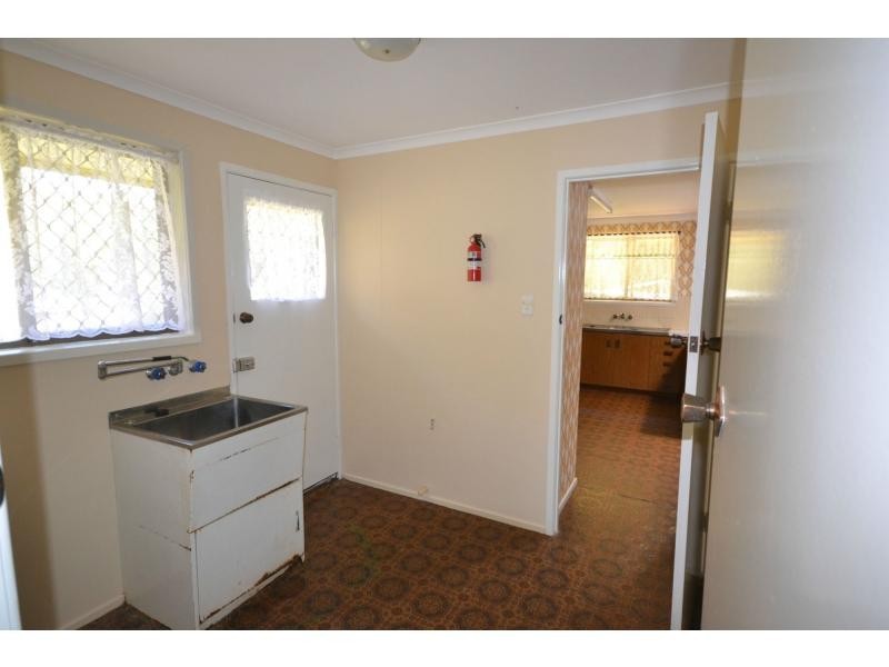 1 Reginald Street, Mount Lofty QLD 4350