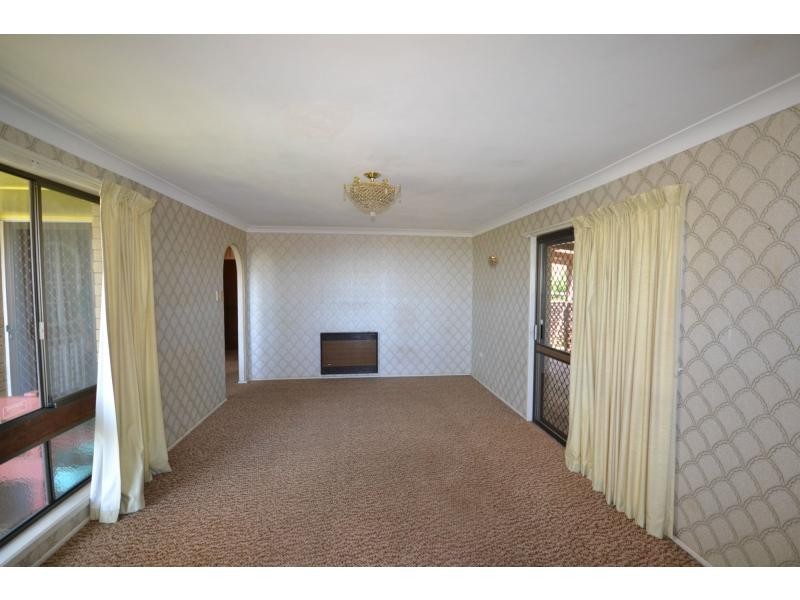 1 Reginald Street, Mount Lofty QLD 4350