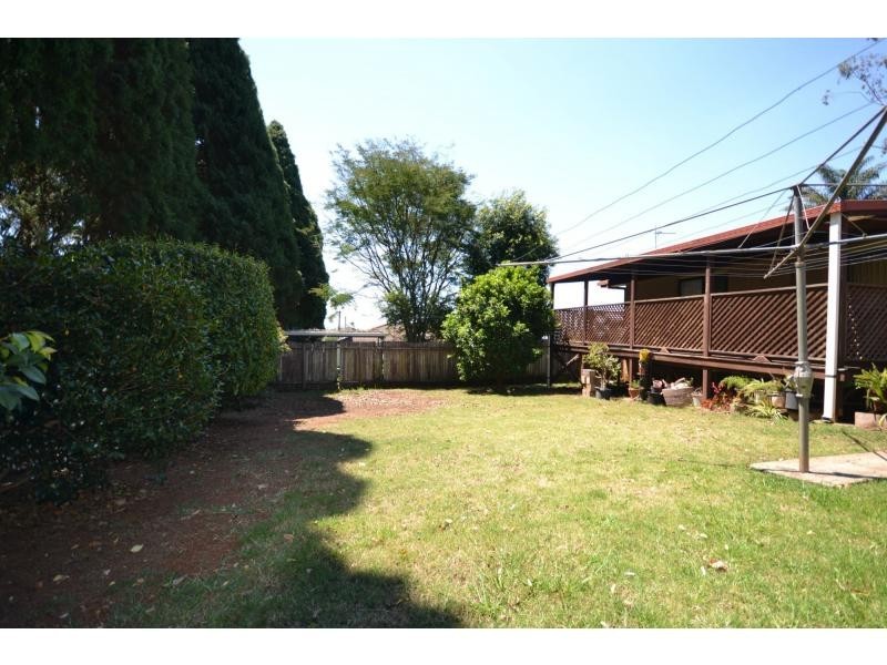1 Reginald Street, Mount Lofty QLD 4350