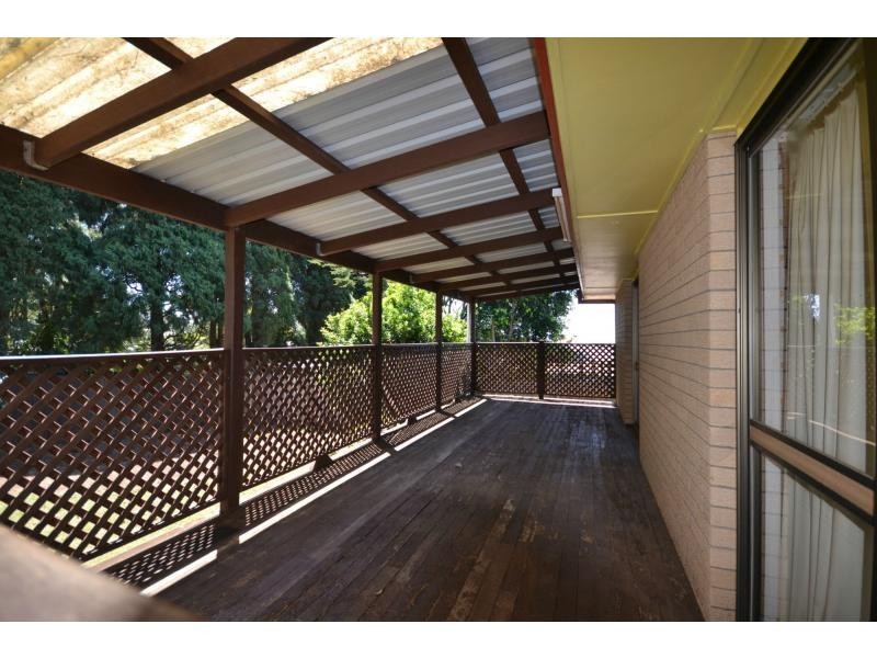 1 Reginald Street, Mount Lofty QLD 4350