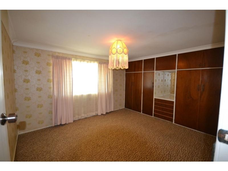 1 Reginald Street, Mount Lofty QLD 4350