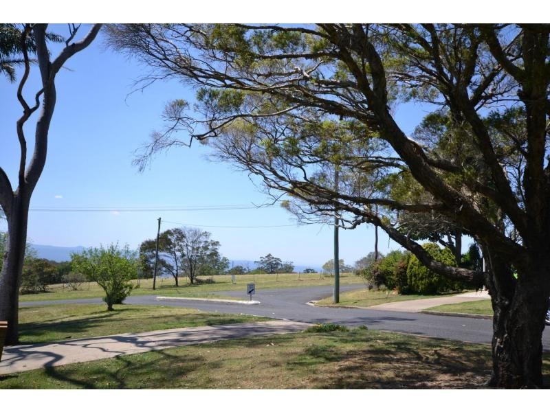 1 Reginald Street, Mount Lofty QLD 4350