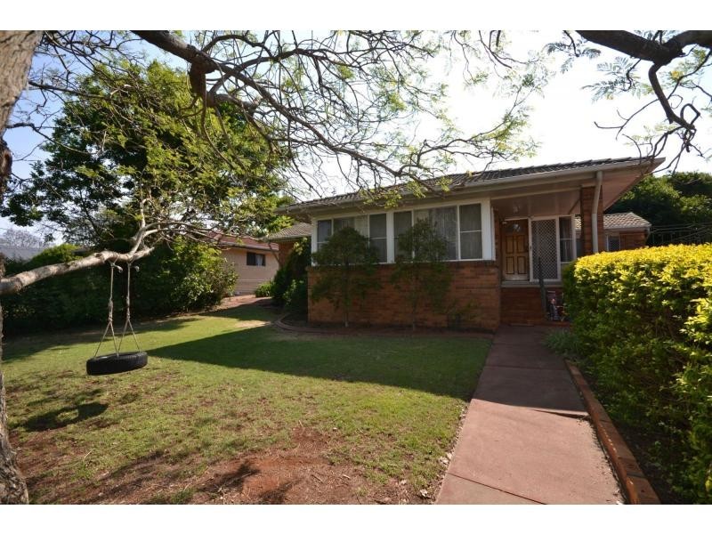 43 Hoey Street, Kearneys Spring QLD 4350