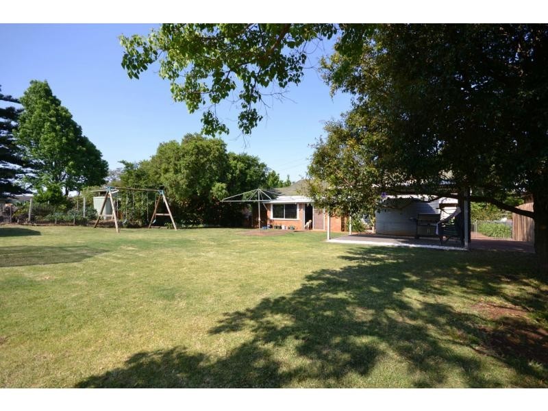 43 Hoey Street, Kearneys Spring QLD 4350