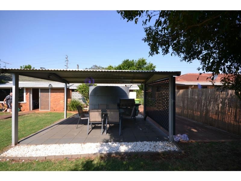 43 Hoey Street, Kearneys Spring QLD 4350