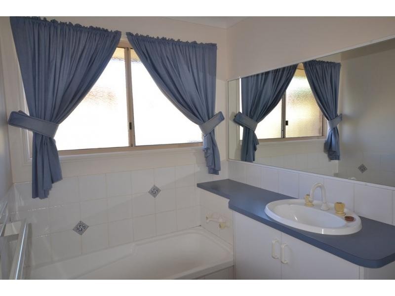 7 La Vista Court, Middle Ridge QLD 4350