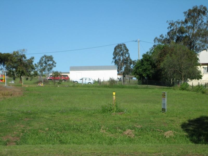 104 Mocatta Street, Goombungee QLD 4354