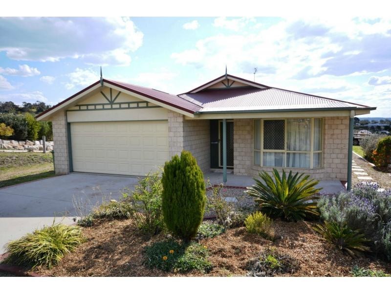 18 Roderick Drive, Cotswold Hills QLD 4350