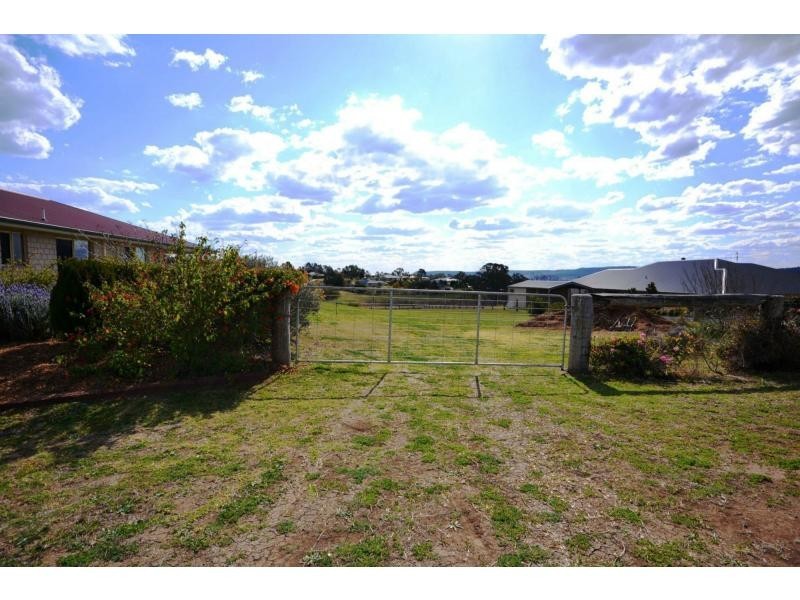 18 Roderick Drive, Cotswold Hills QLD 4350