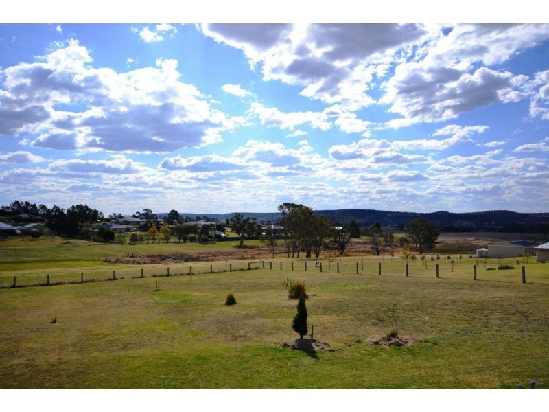 18 Roderick Drive, Cotswold Hills QLD 4350