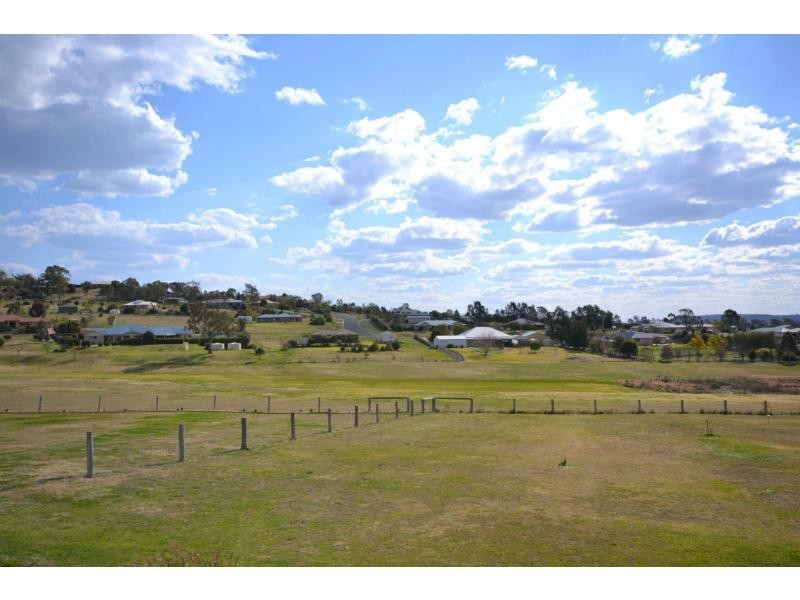 18 Roderick Drive, Cotswold Hills QLD 4350