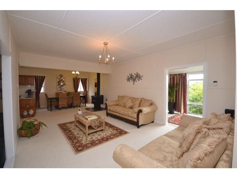 42 Toowoomba Road, Oakey QLD 4401