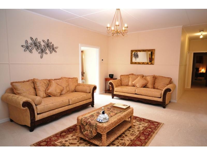 42 Toowoomba Road, Oakey QLD 4401