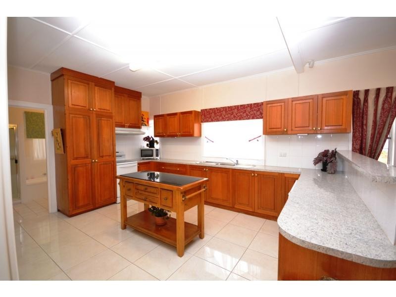 42 Toowoomba Road, Oakey QLD 4401