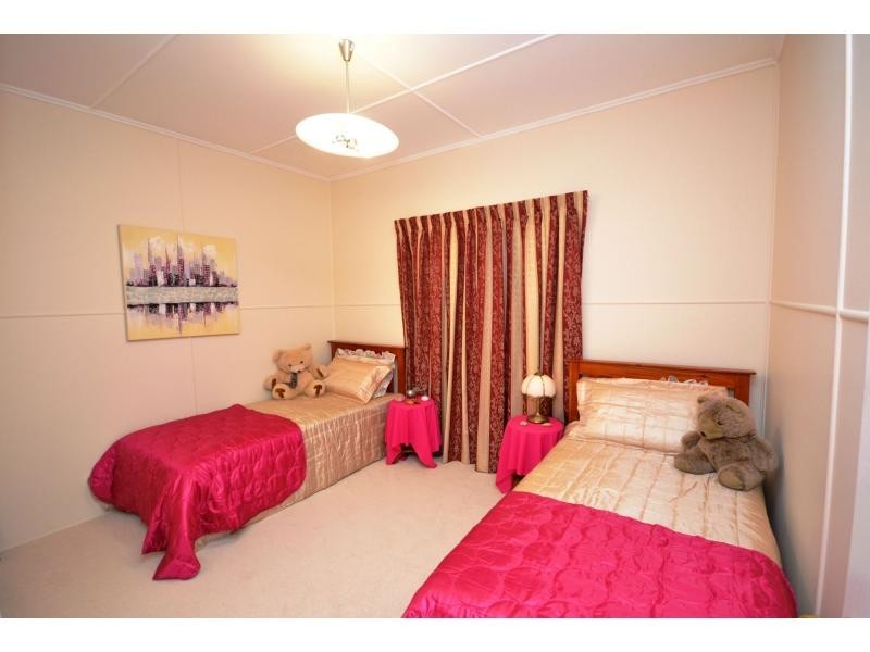 42 Toowoomba Road, Oakey QLD 4401