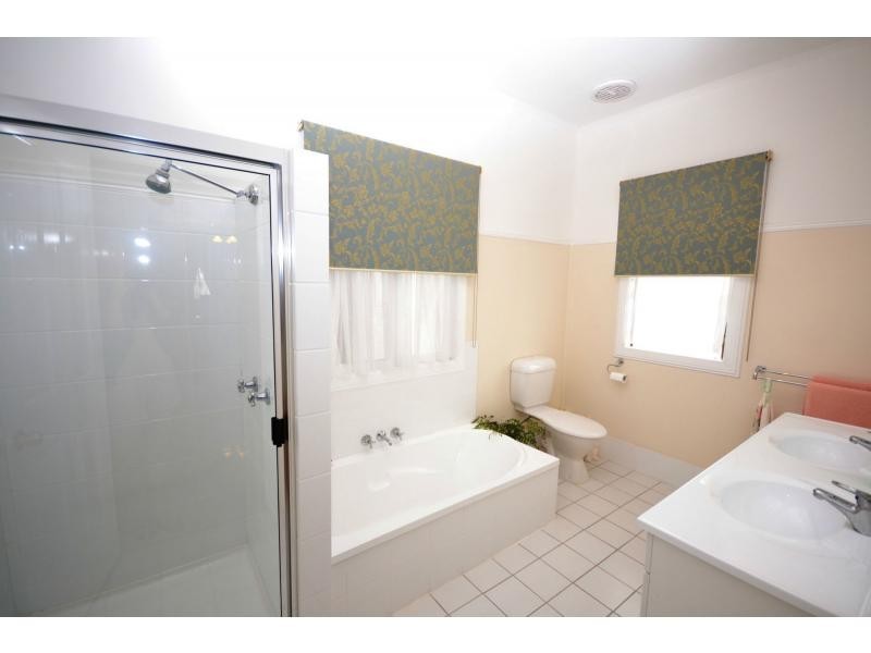 42 Toowoomba Road, Oakey QLD 4401