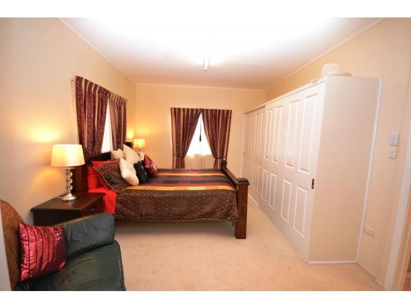 42 Toowoomba Road, Oakey QLD 4401