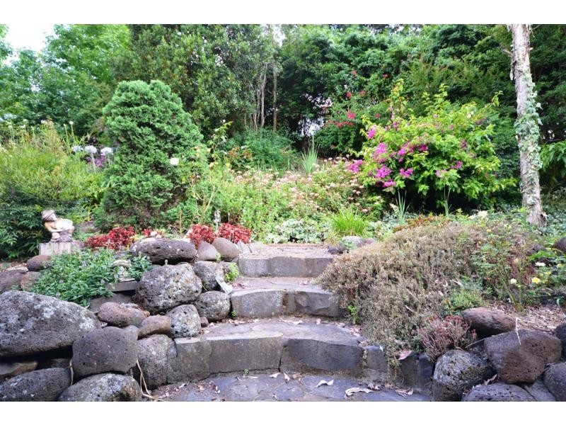 17A Hilltop Crescent, Blue Mountain Heights QLD 4350