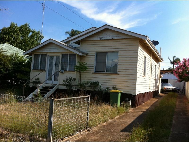 2a Jenkins Street, Newtown QLD 4350