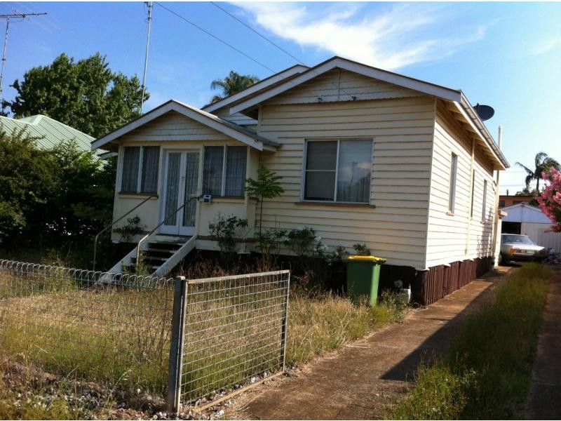 2a Jenkins Street, Newtown QLD 4350