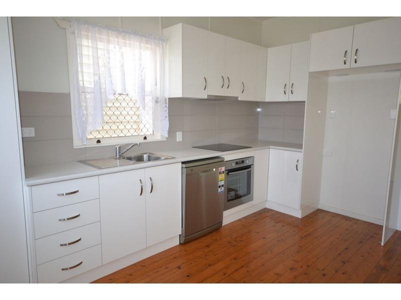 6 Jonathan Street, Rockville QLD 4350