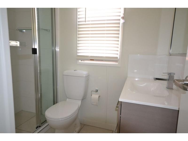 6 Jonathan Street, Rockville QLD 4350