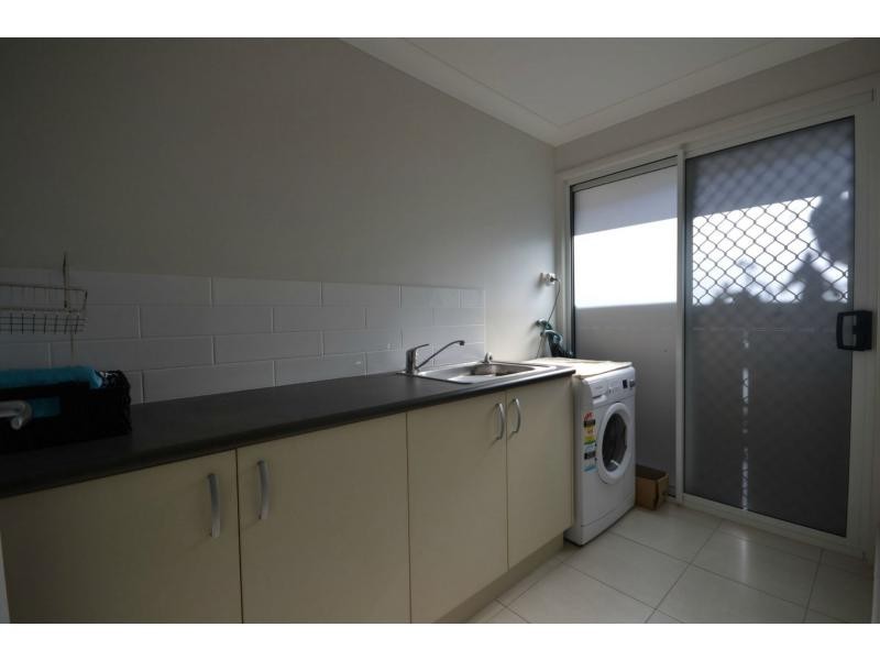 Unit 4/11 Hillside Street, Newtown QLD 4350
