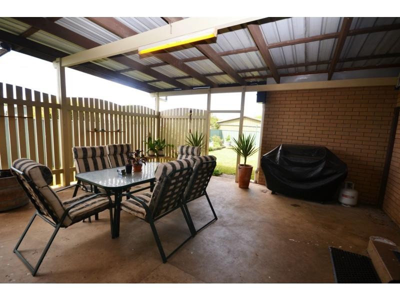 8 Wright Street, Oakey QLD 4401