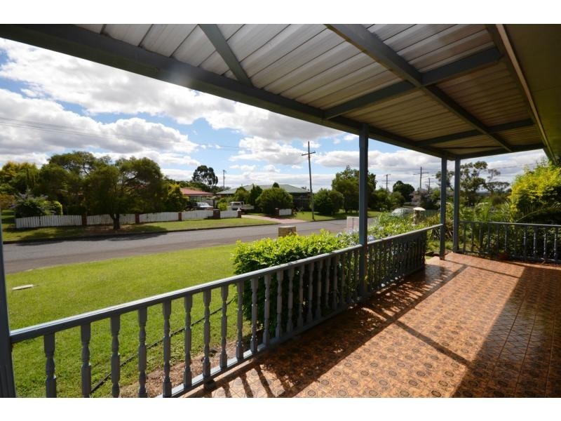 8 Wright Street, Oakey QLD 4401