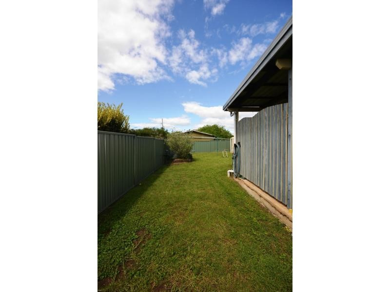 8 Wright Street, Oakey QLD 4401