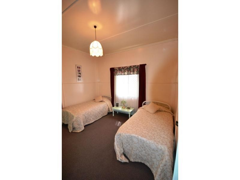 25 Queen Street, Oakey QLD 4401