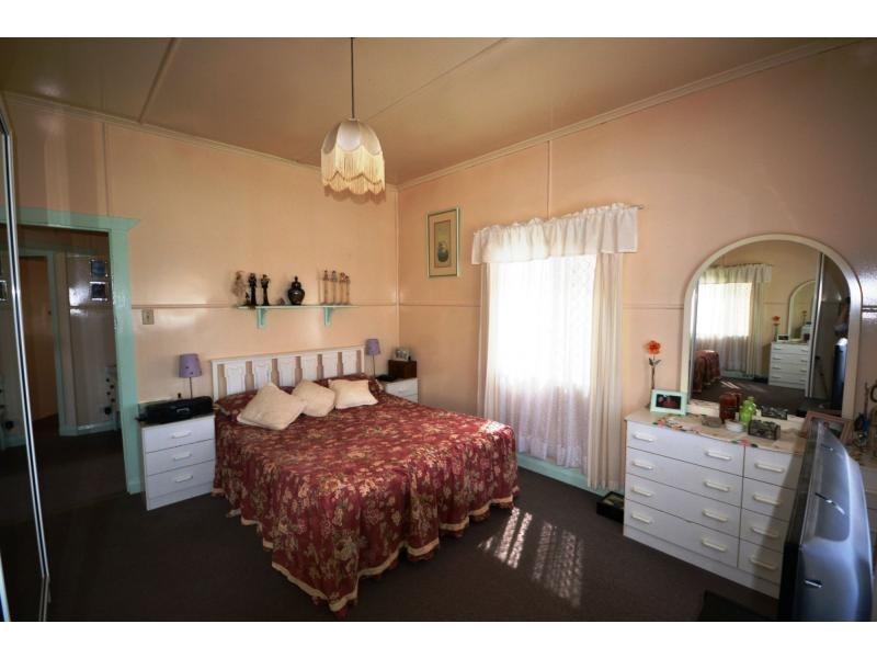 25 Queen Street, Oakey QLD 4401
