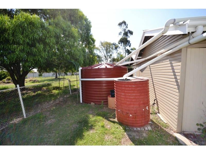 25 Queen Street, Oakey QLD 4401