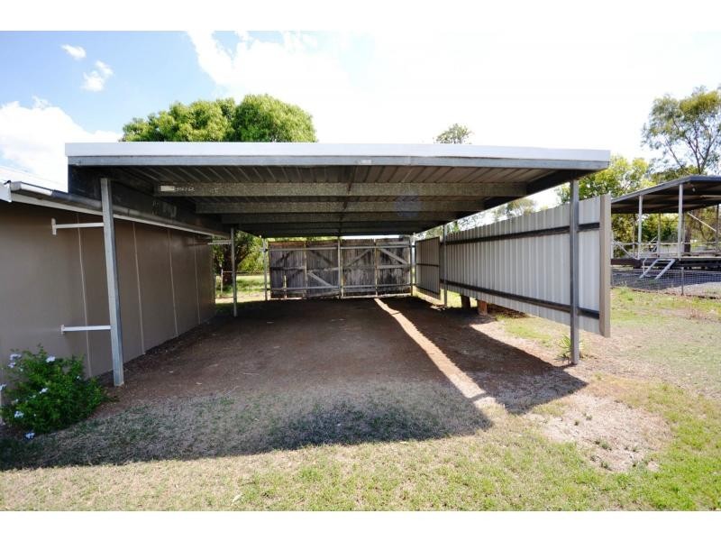 25 Queen Street, Oakey QLD 4401