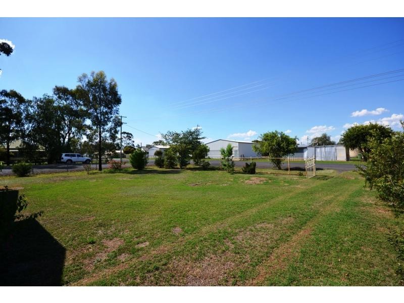 25 Queen Street, Oakey QLD 4401
