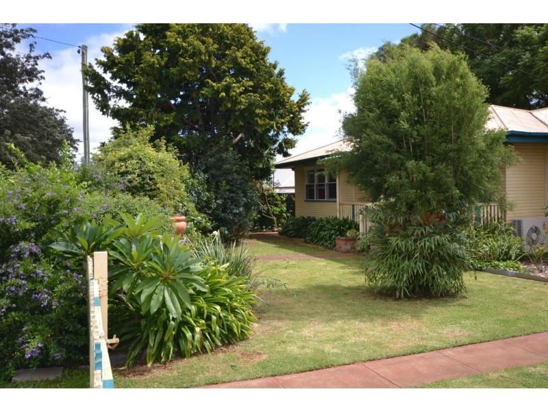 25 Hamilton Street, Newtown QLD 4350