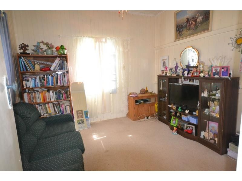 6 Hillside Street, Newtown QLD 4350