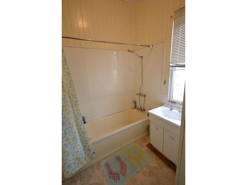 6 Hillside Street, Newtown QLD 4350