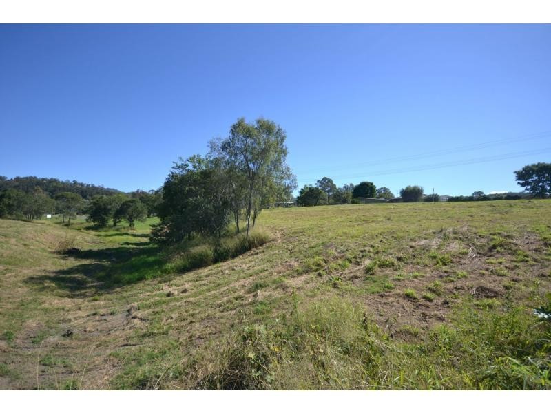 9 Biggs Road, Withcott QLD 4352