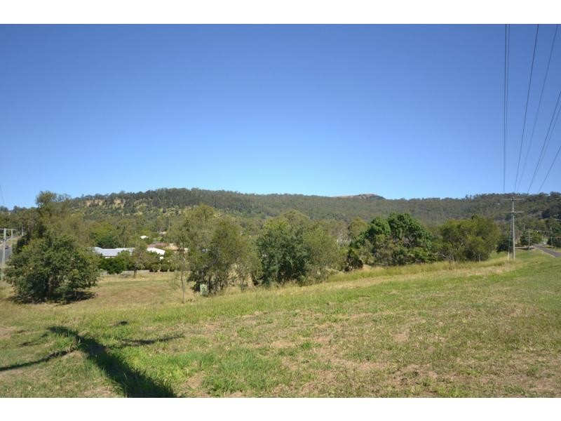 9 Biggs Road, Withcott QLD 4352