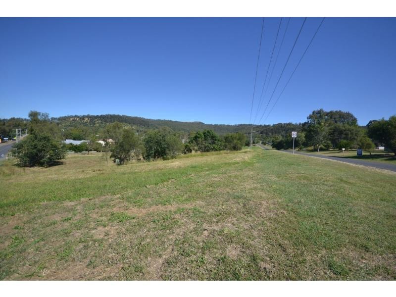 9 Biggs Road, Withcott QLD 4352