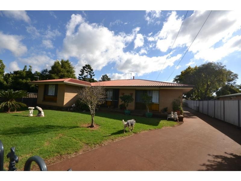 28 Nugent Crescent, Wilsonton QLD 4350