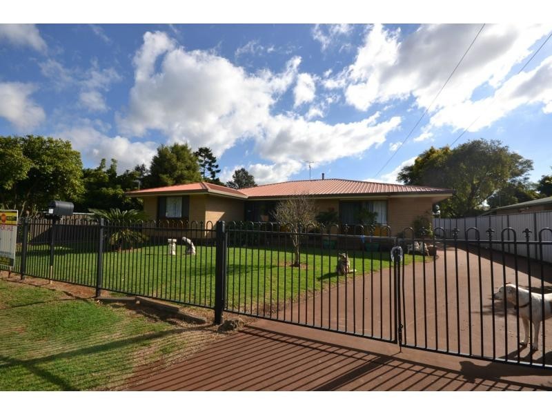 28 Nugent Crescent, Wilsonton QLD 4350