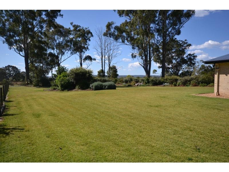 8 Bass Street, Cabarlah QLD 4352