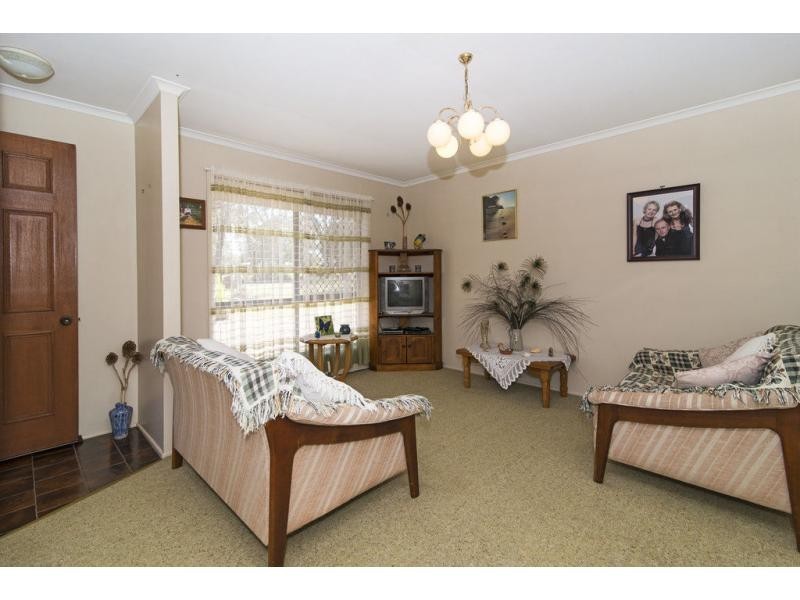 12 Wilga Avenue, Oakey QLD 4401