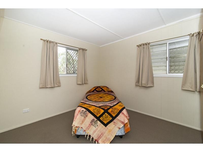 12 Wilga Avenue, Oakey QLD 4401